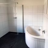 Badezimmer neu gefliest